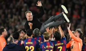 هانسي فليك يتوج بجائزة أفضل مدرب في الدوري الإسباني بعد تتويج برشلونة باللقب